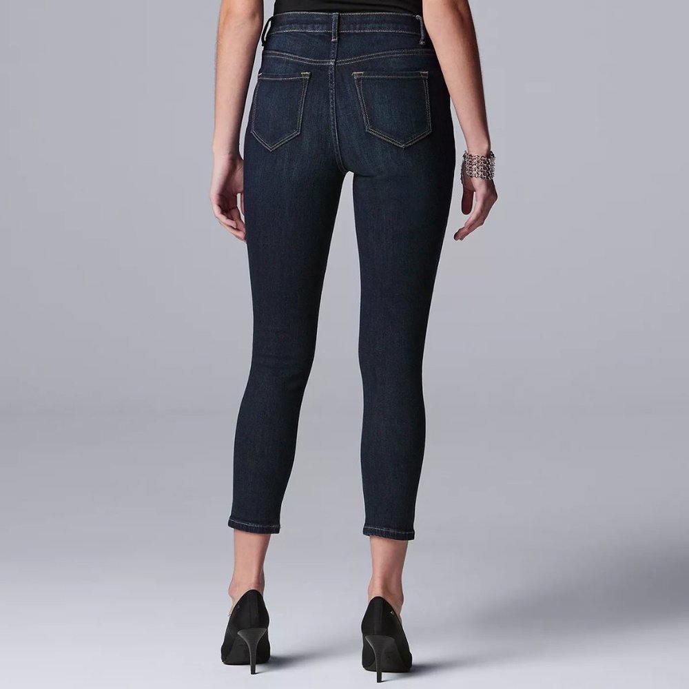 Size 12 - White Vera Wang High Rise Capris NWT - Picture 2 of 2